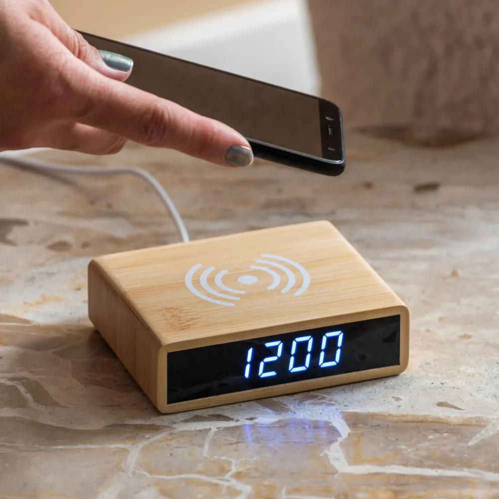 Karlsson FAT Réveil en bois avec chargeur téléphone
